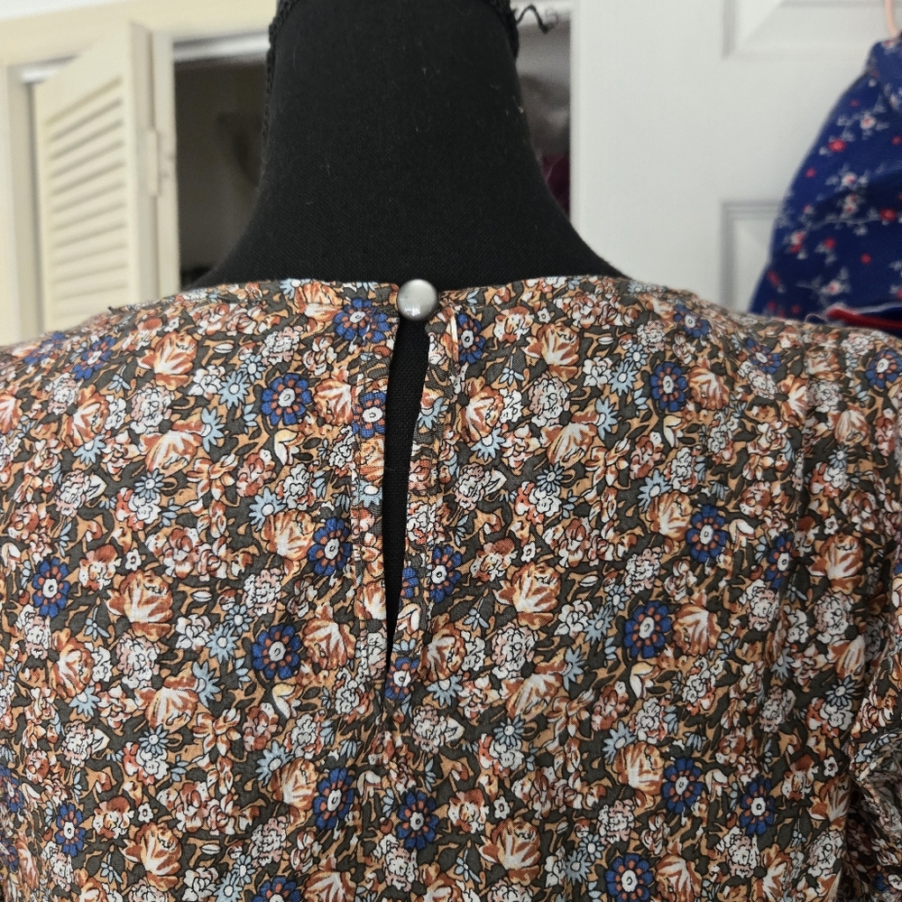 RACHEL Floral Ruffle Blouse - Picture 5 of 9